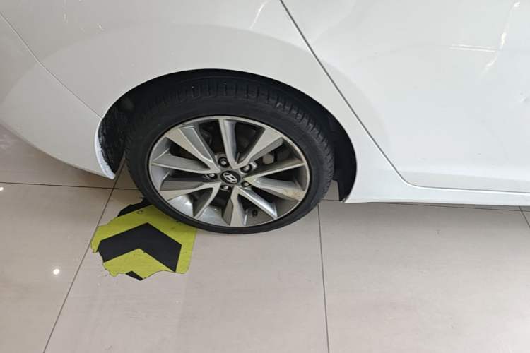 Used Hyundai Elantra (5th Generation / Langdong) 2015 1.6L Automatic Leading Model Right Rear Wheel Hub