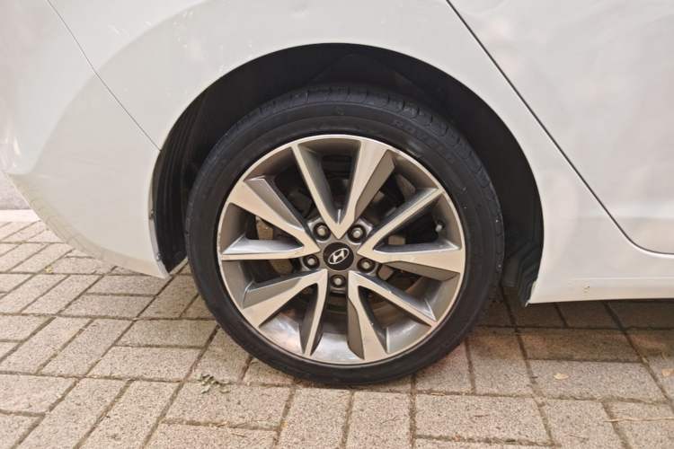 Used Hyundai Elantra (5th Generation / Langdong) 2015 1.6L Automatic Leading Model Right Rear Wheel Hub