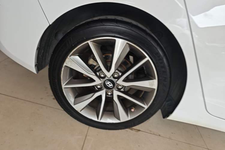 Used Hyundai Elantra (5th Generation / Langdong) 2015 1.6L Automatic Leading Model Right Rear Wheel Hub