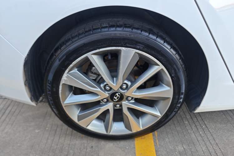 Used Hyundai Elantra (5th Generation / Langdong) 2015 1.6L Automatic Luxury Model Right Rear Wheel Hub