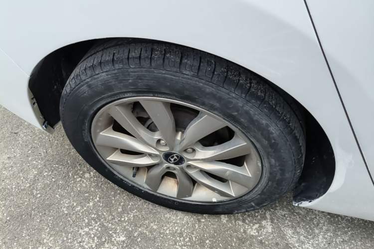 Used Hyundai Elantra (5th Generation / Langdong) 2015 1.6L Automatic Fashion Model Right Rear Wheel Hub