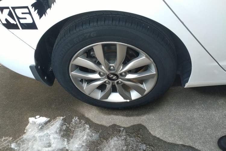 Used Hyundai Elantra (5th Generation / Langdong) 2015 1.6L Automatic Fashion Model Right Rear Wheel Hub