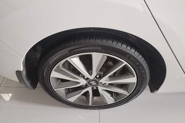Used Hyundai Elantra (5th Generation / Langdong) 2015 1.6L Automatic Luxury Model Right Rear Wheel Hub