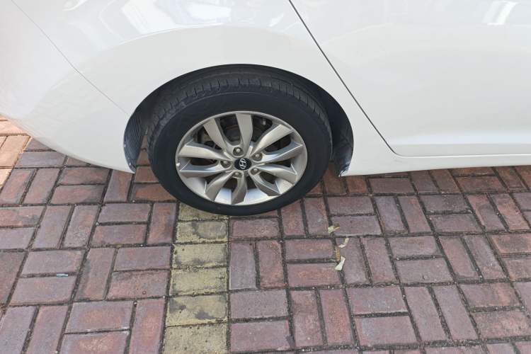 Used Hyundai Elantra (5th Generation / Langdong) 2015 1.6L Automatic Fashion Model Right Rear Wheel Hub