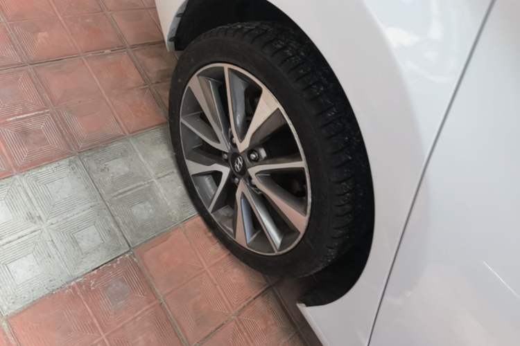 Used Hyundai Elantra (5th Generation / Langdong) 2015 1.6L Automatic Leading Model Right Rear Wheel Hub