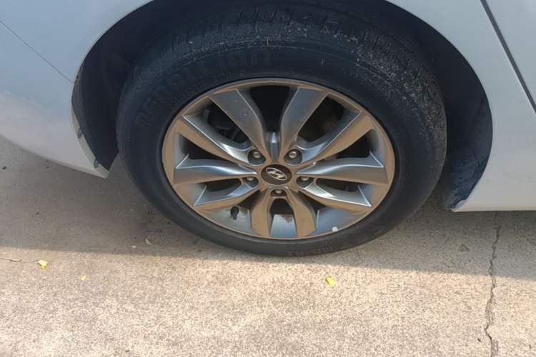 Used Hyundai Elantra (5th Generation / Langdong) 2015 1.6L Automatic Fashion Model Right Rear Wheel Hub