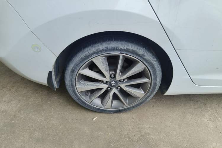 Used Hyundai Elantra (5th Generation / Langdong) 2015 1.6L Automatic Leading Model Right Rear Wheel Hub