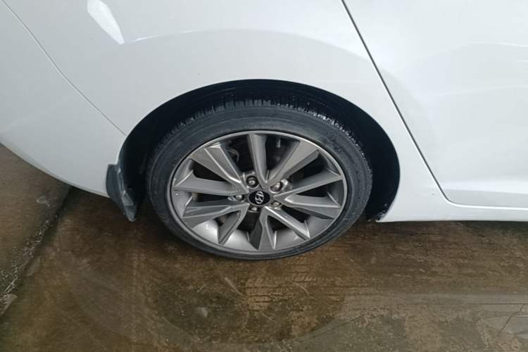 Used Hyundai Elantra (5th Generation / Langdong) 2015 1.6L Automatic Leading Model Right Rear Wheel Hub