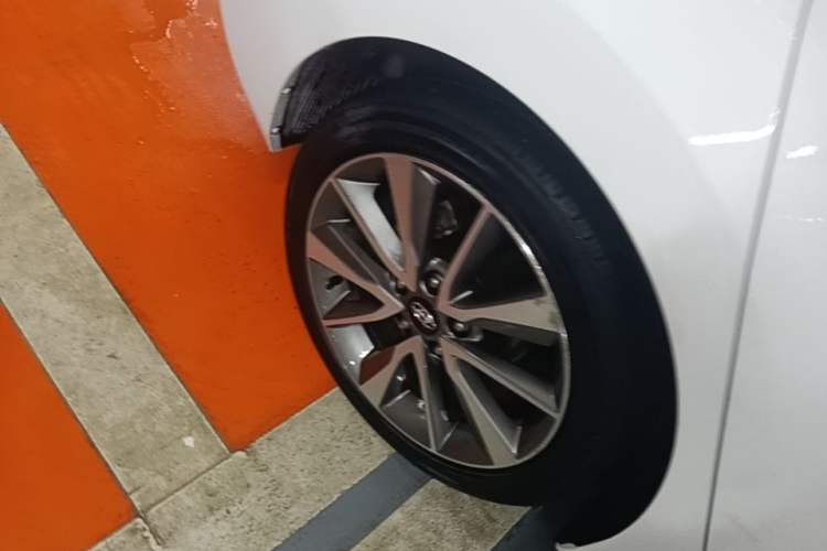 Used Hyundai Elantra (5th Generation / Langdong) 2015 1.6L Automatic Luxury Model Right Rear Wheel Hub
