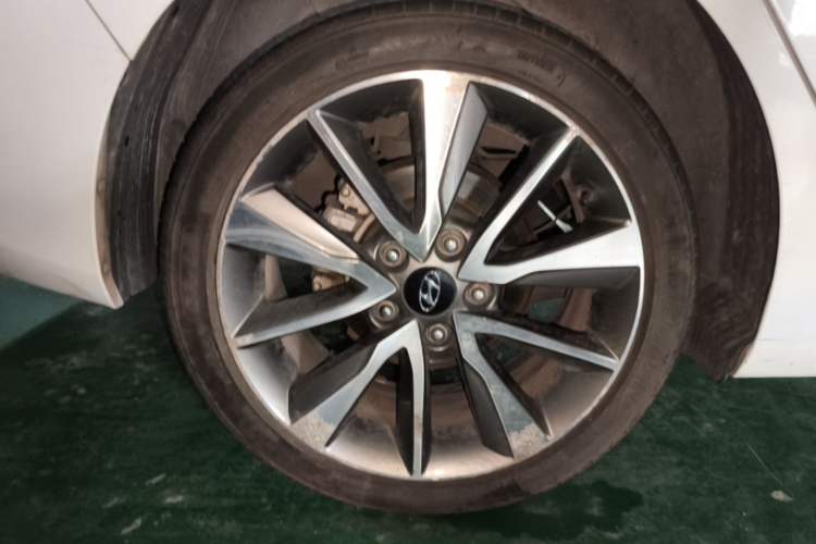 Used Hyundai Elantra (5th Generation / Langdong) 2015 1.6L Automatic Luxury Model Right Rear Wheel Hub