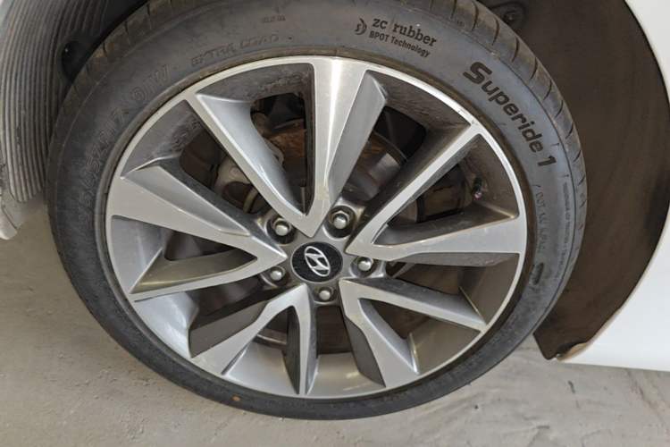 Used Hyundai Elantra (5th Generation / Langdong) 2015 1.6L Automatic Leading Model Right Rear Wheel Hub
