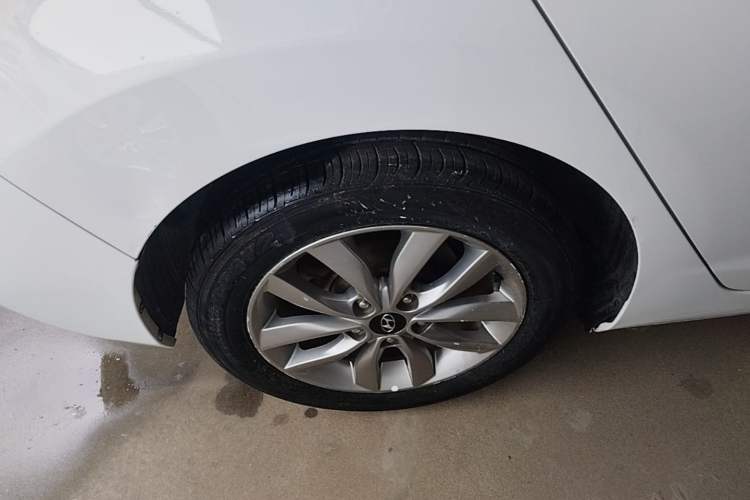 Used Hyundai Elantra (5th Generation / Langdong) 2015 1.6L Automatic Fashion Model Right Rear Wheel Hub