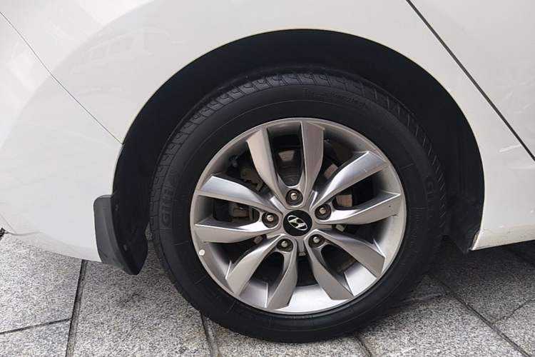 Used Hyundai Elantra (5th Generation / Langdong) 2015 1.6L Automatic Fashion Model Right Rear Wheel Hub
