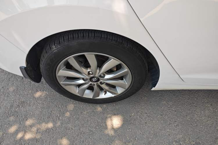 Used Hyundai Elantra (5th Generation / Langdong) 2015 1.6L Automatic Fashion Model Right Rear Wheel Hub