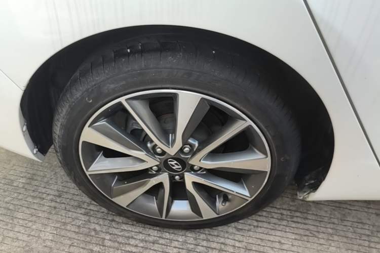 Used Hyundai Elantra (5th Generation / Langdong) 2015 1.6L Automatic Luxury Model Right Rear Wheel Hub