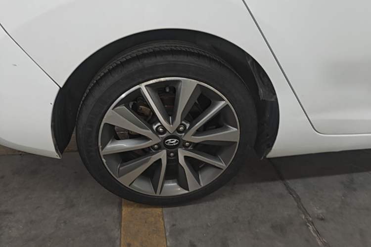 Used Hyundai Elantra (5th Generation / Langdong) 2015 1.6L Automatic Leading Model Right Rear Wheel Hub