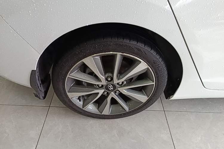 Used Hyundai Elantra (5th Generation / Langdong) 2015 1.6L Automatic Leading Model Right Rear Wheel Hub