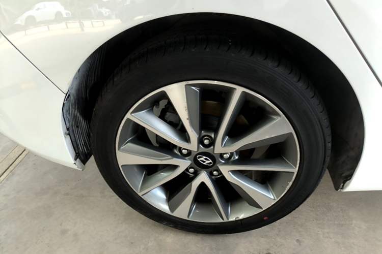 Used Hyundai Elantra (5th Generation / Langdong) 2015 1.6L Automatic Leading Model Right Rear Wheel Hub