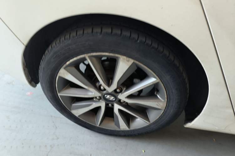 Used Hyundai Elantra (5th Generation / Langdong) 2015 1.6L Automatic Leading Model Right Rear Wheel Hub