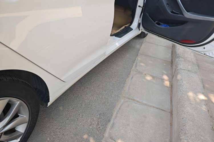 Used Hyundai Elantra (5th Generation / Langdong) 2015 1.6L Automatic Fashion Model Right Side Sill