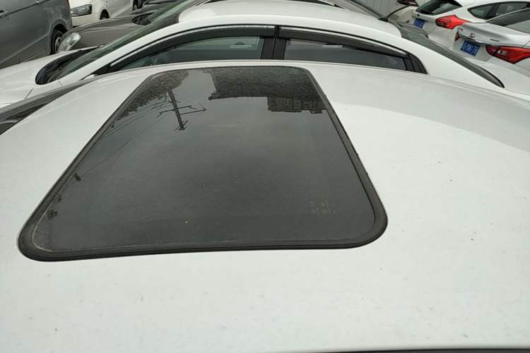 Used Hyundai Elantra (5th Generation / Langdong) 2015 1.6L Manual Leading Model Roof