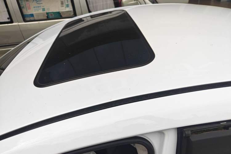 Used Hyundai Elantra (5th Generation / Langdong) 2015 1.6L Manual Leading Model Roof