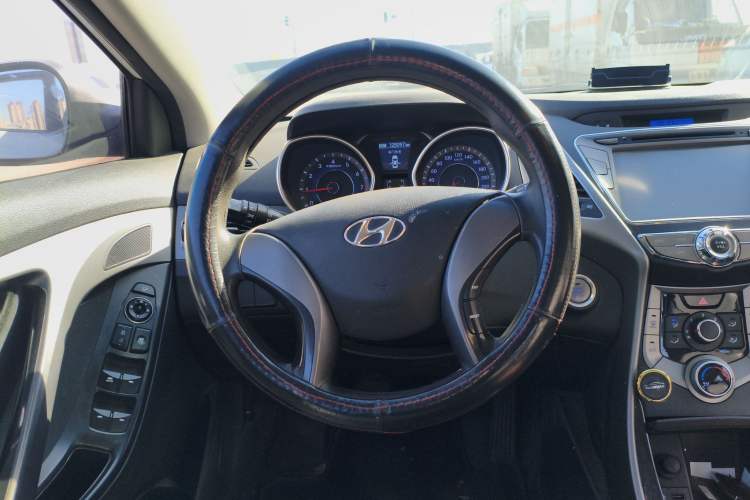 Used Hyundai Elantra (5th Generation / Langdong) 2015 1.6L Manual Leading Model Steering Wheel