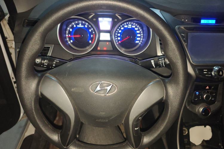 Used Hyundai Elantra (5th Generation / Langdong) 2015 1.6L Manual Leading Model Steering Wheel