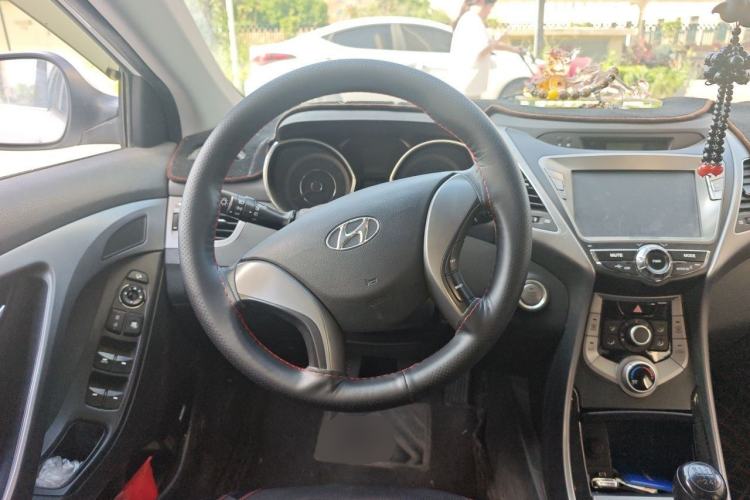 Used Hyundai Elantra (5th Generation / Langdong) 2015 1.6L Manual Leading Model Steering Wheel
