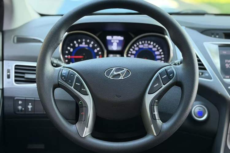 Used Hyundai Elantra (5th Generation / Langdong) 2015 1.6L Automatic Leading Model Steering Wheel