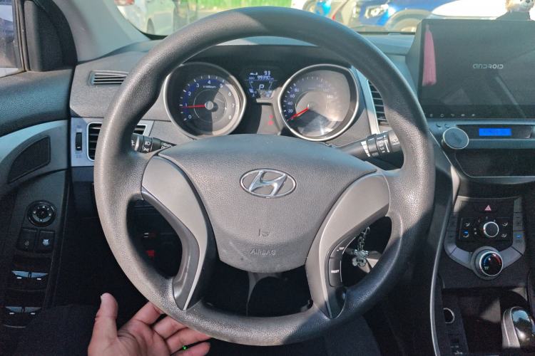 Used Hyundai Elantra (5th Generation / Langdong) 2015 1.6L Automatic Fashion Model Steering Wheel