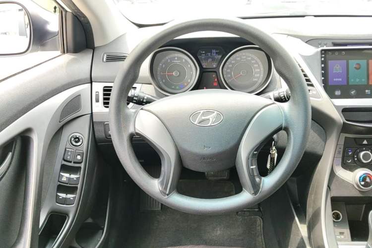Used Hyundai Elantra (5th Generation / Langdong) 2015 1.6L Automatic Fashion Model Steering Wheel