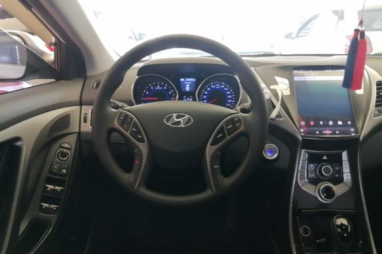 Used Hyundai Elantra (5th Generation / Langdong) 2015 1.6L Automatic Leading Model Steering Wheel