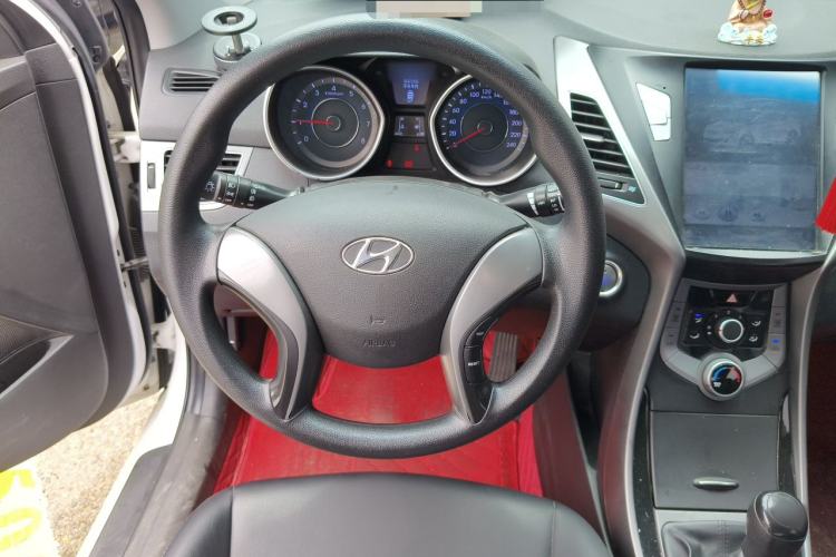 Used Hyundai Elantra (5th Generation / Langdong) 2015 1.6L Manual Leading Model Steering Wheel