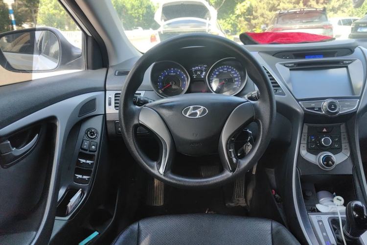 Used Hyundai Elantra (5th Generation / Langdong) 2015 1.6L Automatic Fashion Model Steering Wheel