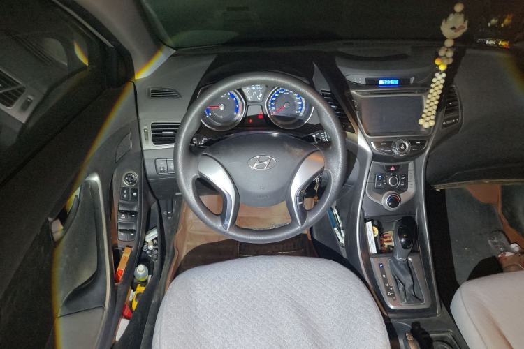 Used Hyundai Elantra (5th Generation / Langdong) 2015 1.6L Automatic Fashion Model Steering Wheel