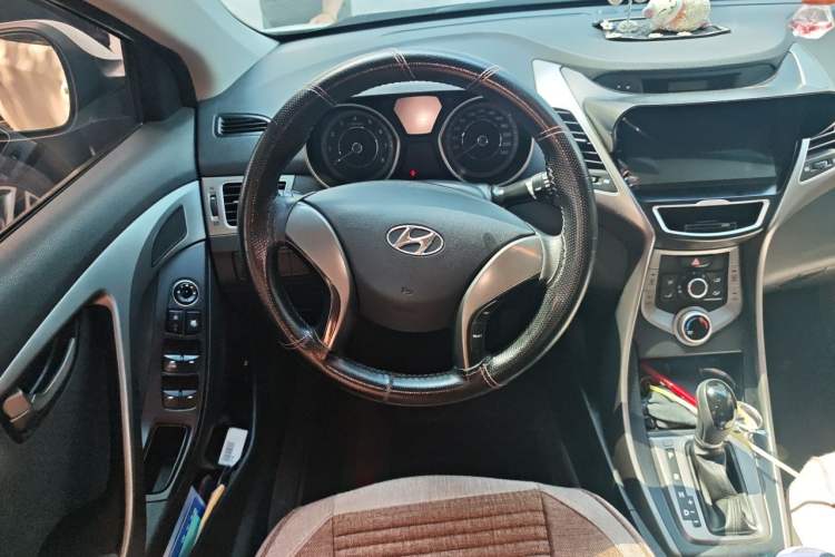 Used Hyundai Elantra (5th Generation / Langdong) 2015 1.6L Automatic Fashion Model Steering Wheel