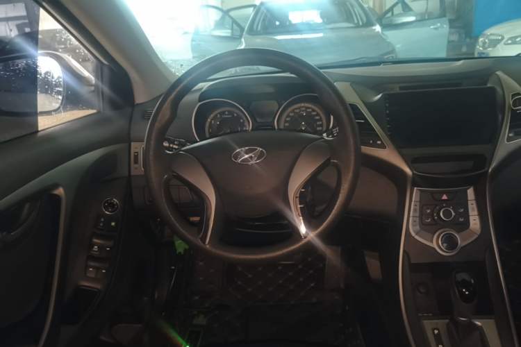 Used Hyundai Elantra (5th Generation / Langdong) 2015 1.6L Automatic Fashion Model Steering Wheel
