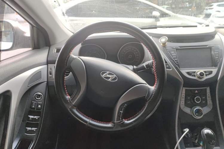 Used Hyundai Elantra (5th Generation / Langdong) 2015 1.6L Automatic Fashion Model Steering Wheel