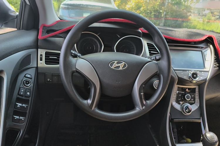 Used Hyundai Elantra (5th Generation / Langdong) 2015 1.6L Manual Leading Model Steering Wheel
