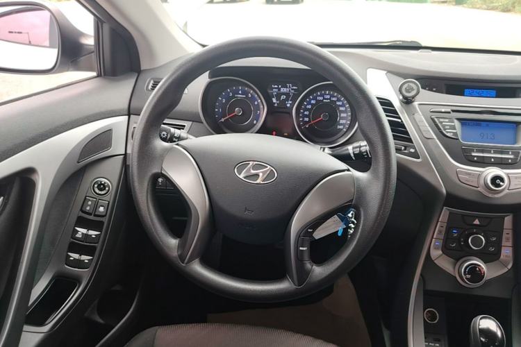 Used Hyundai Elantra (5th Generation / Langdong) 2015 1.6L Automatic Fashion Model Steering Wheel
