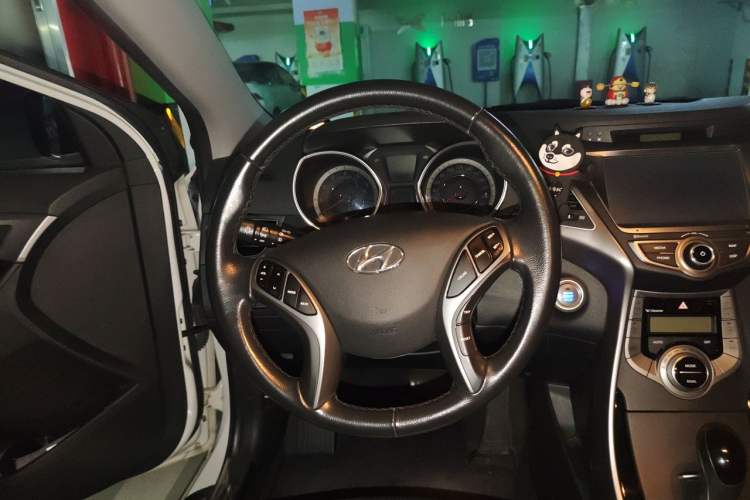 Used Hyundai Elantra (5th Generation / Langdong) 2015 1.6L Automatic Luxury Model Steering Wheel