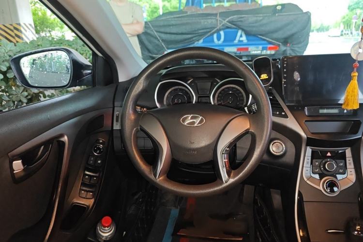 Used Hyundai Elantra (5th Generation / Langdong) 2015 1.6L Manual Leading Model Steering Wheel