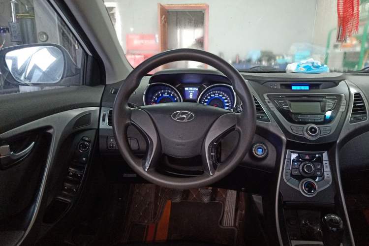 Used Hyundai Elantra (5th Generation / Langdong) 2015 1.6L Manual Leading Model Steering Wheel