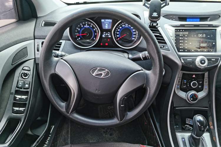 Used Hyundai Elantra (5th Generation / Langdong) 2015 1.6L Automatic Leading Model Steering Wheel