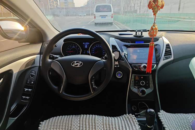 Used Hyundai Elantra (5th Generation / Langdong) 2015 1.6L Manual Leading Model Steering Wheel