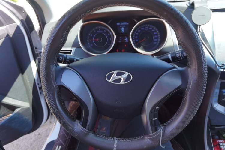 Used Hyundai Elantra (5th Generation / Langdong) 2015 1.6L Manual Leading Model Steering Wheel