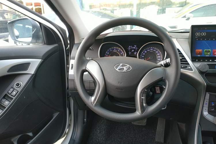 Used Hyundai Elantra (5th Generation / Langdong) 2015 1.6L Automatic Fashion Model Steering Wheel