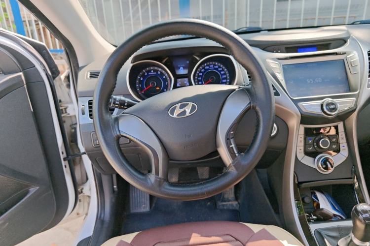 Used Hyundai Elantra (5th Generation / Langdong) 2015 1.6L Manual Leading Model Steering Wheel