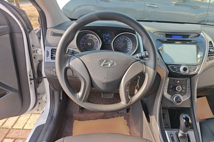 Used Hyundai Elantra (5th Generation / Langdong) 2015 1.6L Automatic Fashion Model Steering Wheel